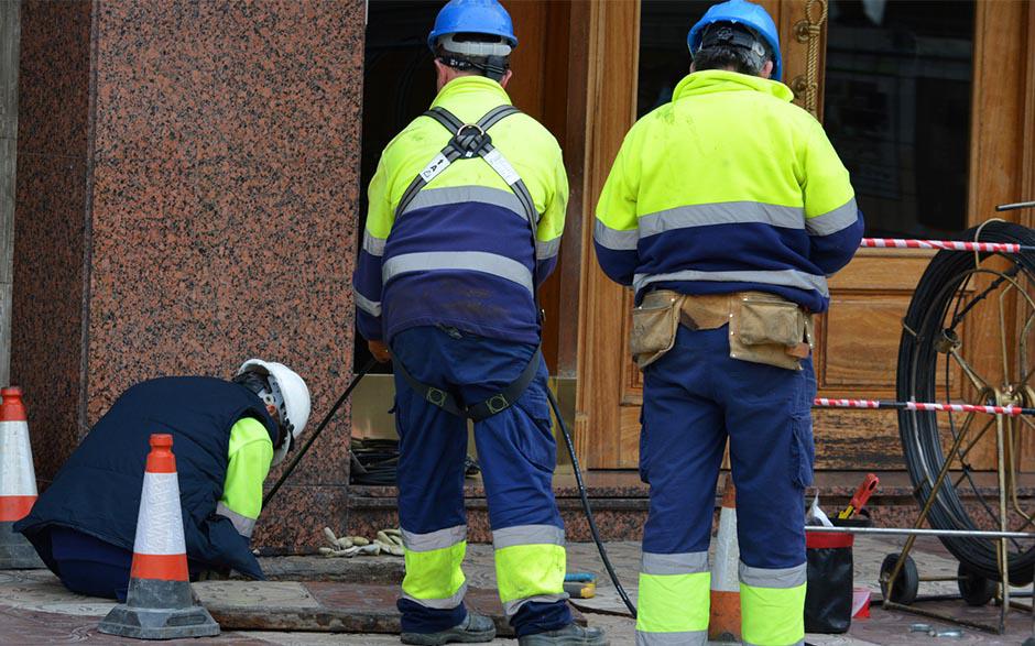 comment déboucher des toilettes avec une bouteille Paris 12